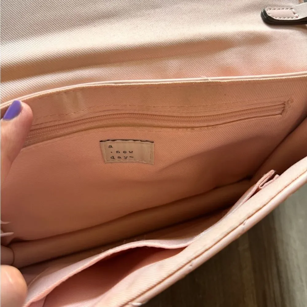 Pink Purse - Picture 2 of 4